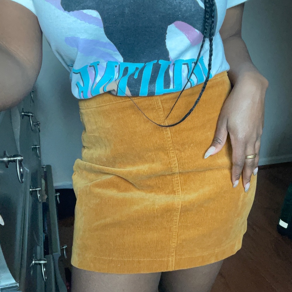 Color: Mustard // Rust
Size: Small
Price: $13 USD
Condition: Only worn once